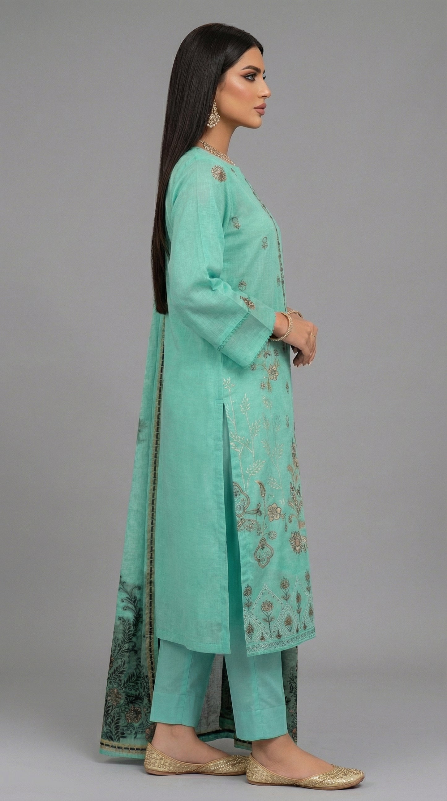 Lawn Bana Dora Fancy Heavy Embroidered And Fancy Jcard Shawl .