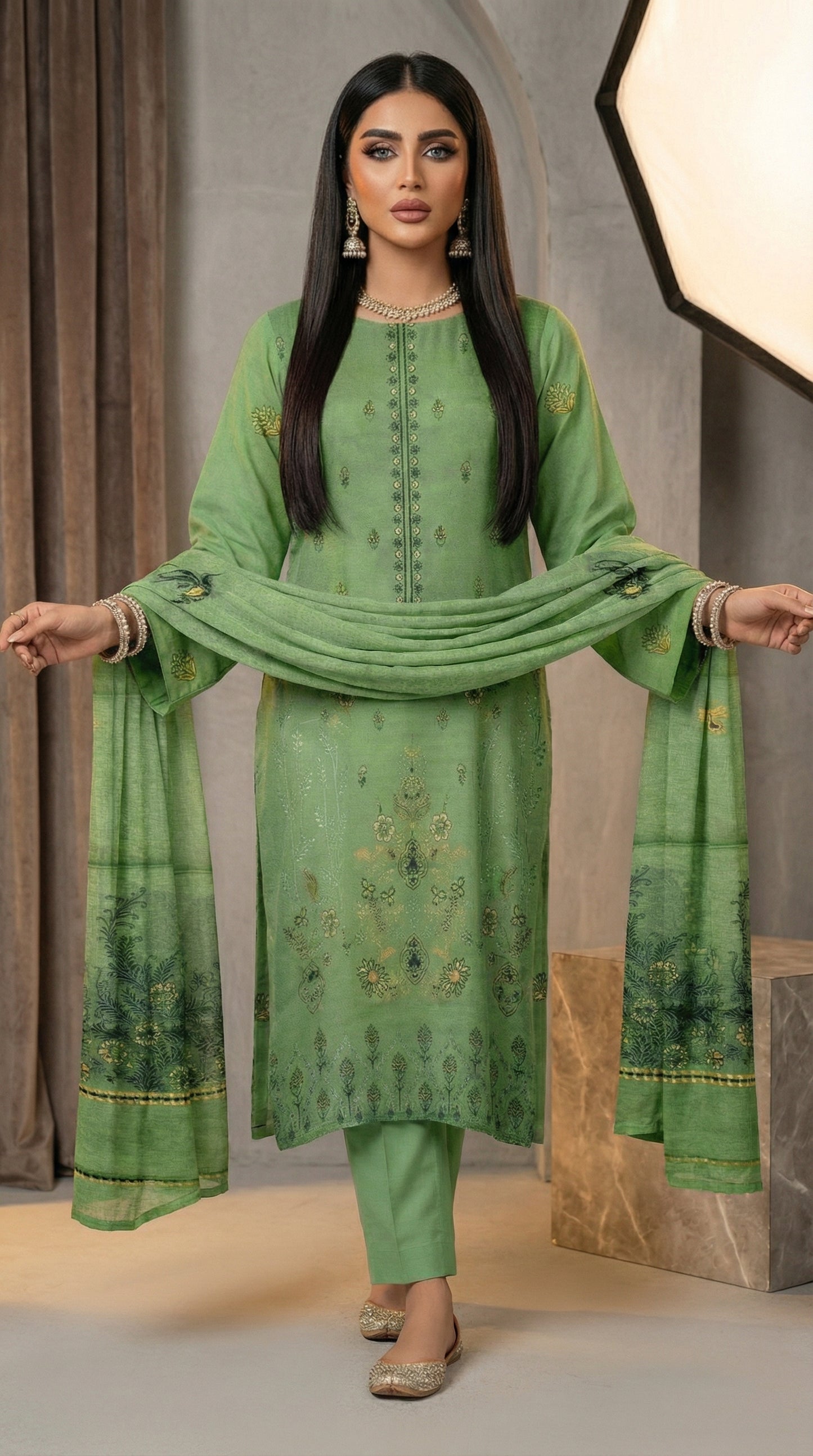 Lawn Bana Dora Fancy Heavy Embroidered And Fancy Jcard Shawl .