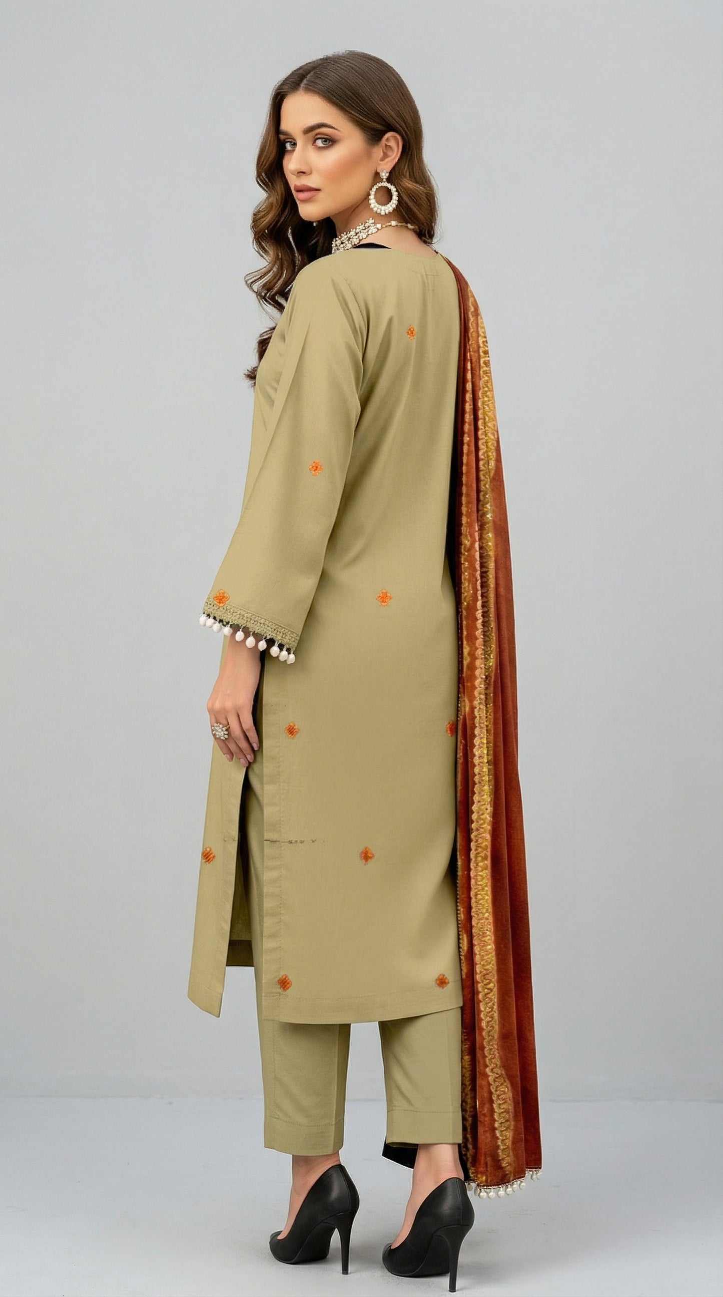 Lawn Fancy Boring Daman Heavy Embroidered Shirt .